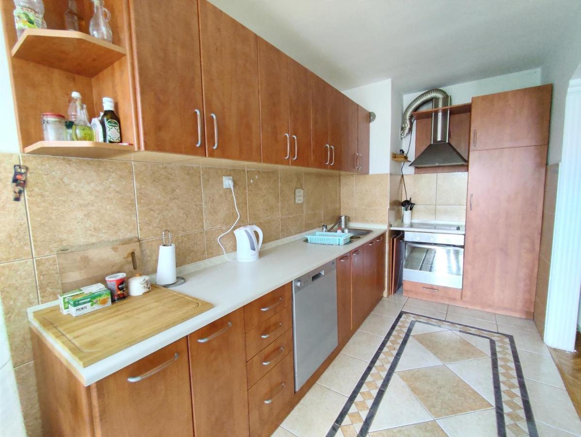 Central Spacious Apartment In Pristina Esterno foto
