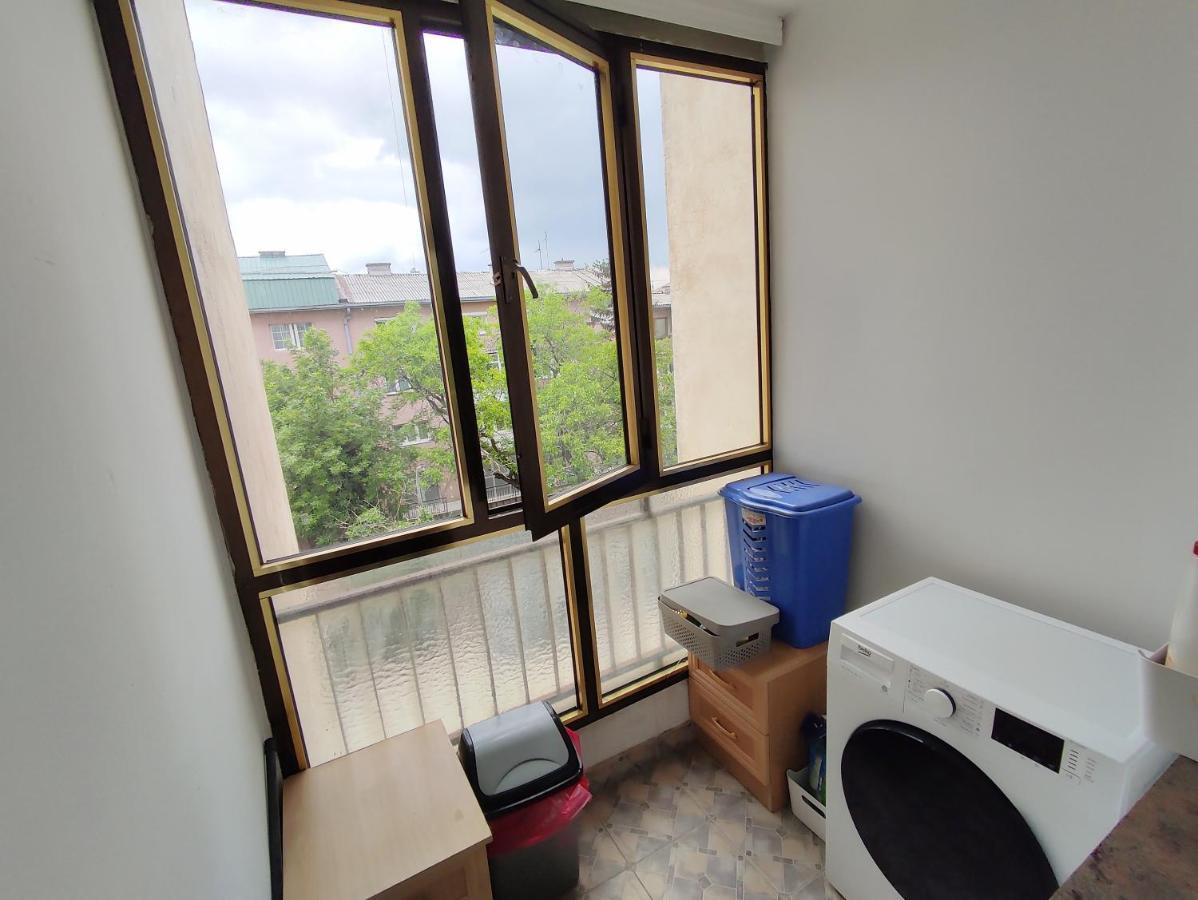 Central Spacious Apartment In Pristina Esterno foto